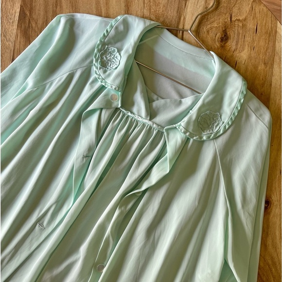 VINTAGE Nightgown and Robe Set - Picture 15 of 16